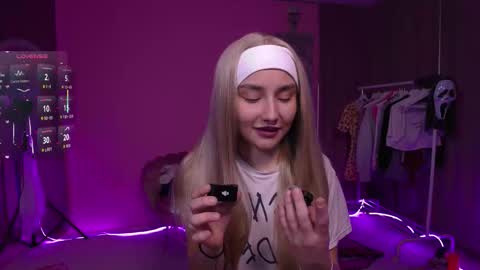 Kayla online show from 11.25.25