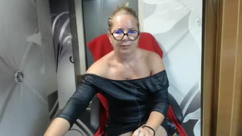 Snapshot of deepintoyourmind chatting on 06.18.26 hi guys i m a cute milf i m here for good time and nice people pls be respectfool and enjoy me online show from 06.18.26