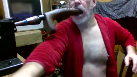 Snapshot of deepthroat227 chatting on 01.25.25 Deepthroat My Big Dildos online show from 01.25.25