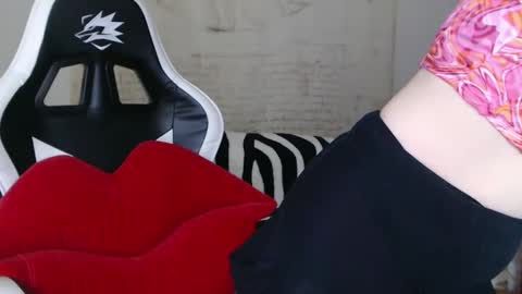 Snapshot of deessedivine chatting on 12.29.24 KamiDevi online show from 12.29.24