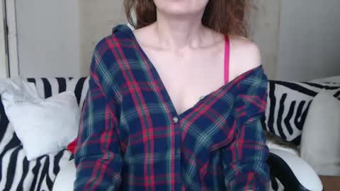 Snapshot of deessedivine chatting on 01.15.25 KamiDevi online show from 01.15.25