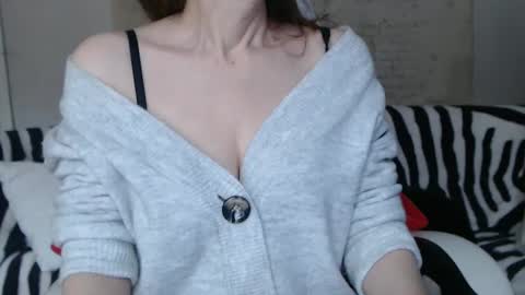 Snapshot of deessedivine chatting on 01.17.25 KamiDevi online show from 01.17.25