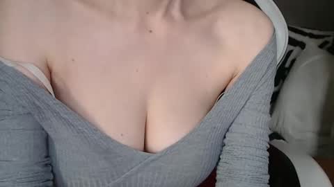 Snapshot of deessedivine chatting on 01.27.25 KamiDevi online show from 01.27.25