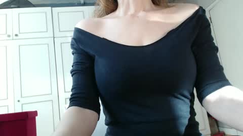 Snapshot of deessedivine chatting on 03.01.25 KamiDevi online show from 03.01.25