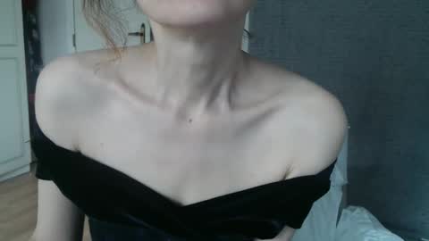 Snapshot of deessedivine chatting on 09.13.25 KamiDevi online show from 09.13.25