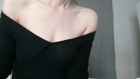 Snapshot of deessedivine chatting on 09.20.25 KamiDevi online show from 09.20.25