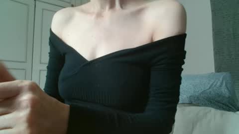 Snapshot of deessedivine chatting on 09.27.25 KamiDevi online show from 09.27.25