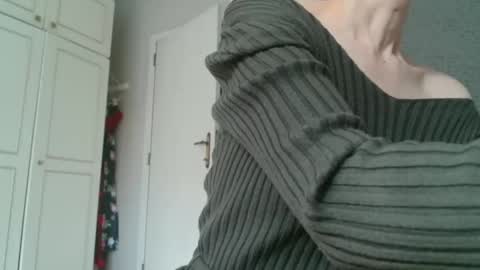 Snapshot of deessedivine chatting on 10.01.25 KamiDevi online show from 10.01.25