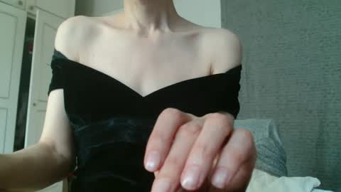 Snapshot of deessedivine chatting on 10.04.25 KamiDevi online show from 10.04.25