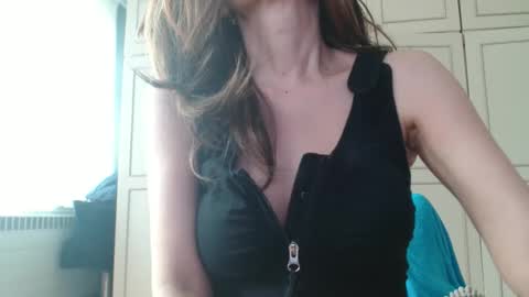 Snapshot of deessedivine chatting on 04.18.26 KamiDevi online show from 04.18.26