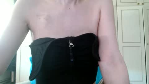 Snapshot of deessedivine chatting on 05.27.26 KamiDevi online show from 05.27.26