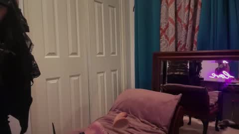 Tori online show from 11.20.25