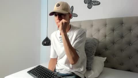 Snapshot of dei_v_48 chatting on 02.10.25 DEIVY online show from 02.10.25