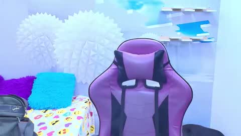 Snapshot of deiby_baby chatting on 10.01.25 DEIBY online show from 10.01.25