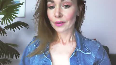 Snapshot of delilah_sweet chatting on 05.25.26 delilah_sweet online show from 05.25.26