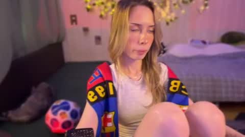 Snapshot of dellacampbell chatting on 06.15.26 Della online show from 06.15.26