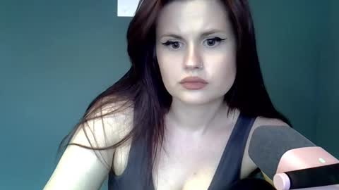 dellacrush_ online show from 02.22.25