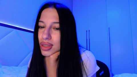 Snapshot of delly_love chatting on 05.27.26 delly_love online show from 05.27.26