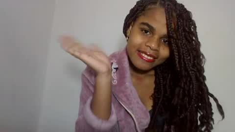 Snapshot of delphineee chatting on 06.25.26 delphine online show from 06.25.26
