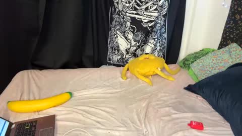 Snapshot of deluxxxeblu chatting on 12.11.24 TankinBody online show from 12.11.24