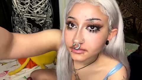 Snapshot of deluxxxeblu chatting on 12.20.24 TankinBody online show from 12.20.24