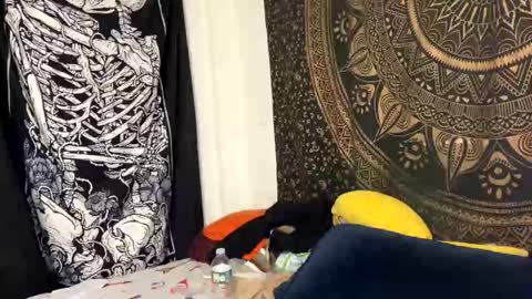 Snapshot of deluxxxeblu chatting on 01.05.25 TankinBody online show from 01.05.25