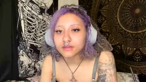 Snapshot of deluxxxeblu chatting on 01.22.25 TankinBody online show from 01.22.25