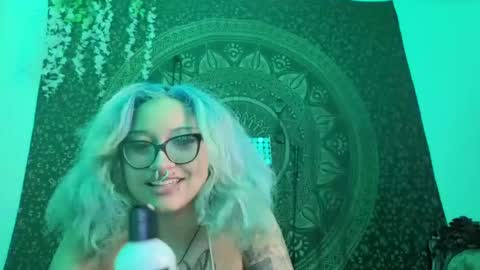 Snapshot of deluxxxeblu chatting on 09.17.25 TankinBody online show from 09.17.25