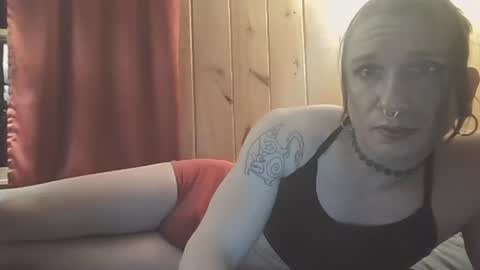 Snapshot of demelzabehr chatting on 12.16.24 Frankie online show from 12.16.24