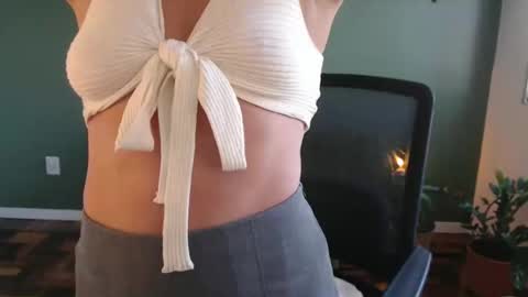 Snapshot of demmetria chatting on 02.26.26 demmetria online show from 02.26.26