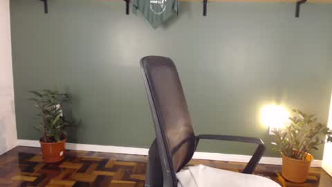 Snapshot of demmetria chatting on 05.22.26 demmetria online show from 05.22.26