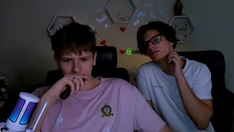 Snapshot of den_rich chatting on 09.17.25 Den online show from 09.17.25