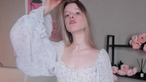 Snapshot of denaebeste chatting on 11.15.25 Emma online show from 11.15.25