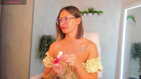 Snapshot of denise_halle chatting on 09.15.25 Elina online show from 09.15.25