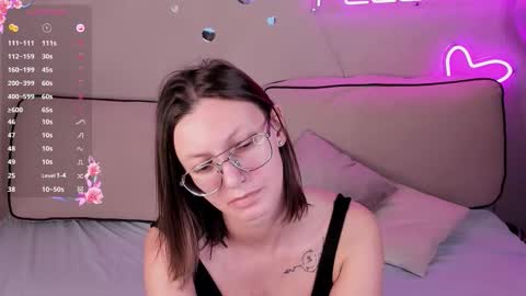 Snapshot of denise_halle chatting on 10.22.25 Elina online show from 10.22.25