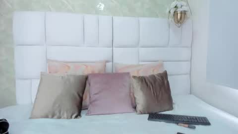 Denisse Khan online show from 04.18.26