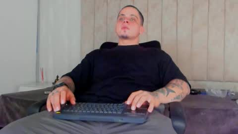 dennis munera online show from 01.04.25