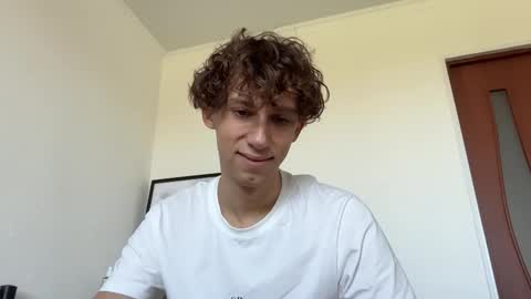 Snapshot of denobluora chatting on 09.23.25 Jasper   online show from 09.23.25