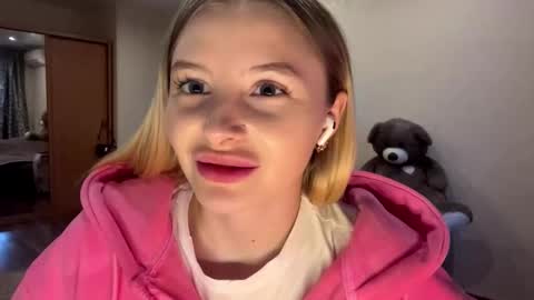 Vi  Victoria online show from 10.14.25