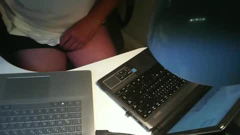 Snapshot of der_joe chatting on 10.21.25 Joe online show from 10.21.25