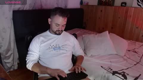 Snapshot of dereck_mills3 chatting on 02.25.26 Dereck Mills3 online show from 02.25.26