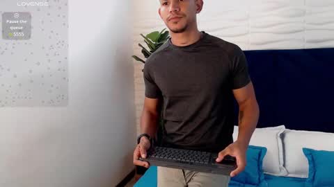 Snapshot of dereck_myers chatting on 12.30.24 Dereck Myers online show from 12.30.24