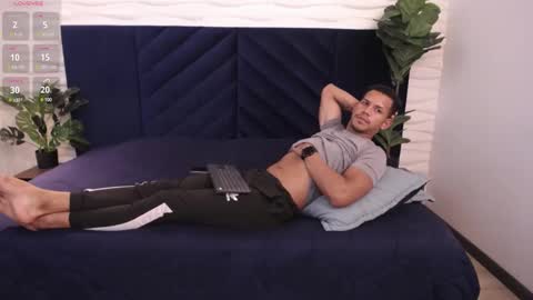 Snapshot of dereck_myers chatting on 01.13.25 Dereck Myers online show from 01.13.25