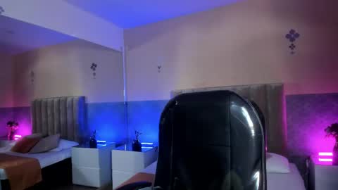 Snapshot of derek_sinn chatting on 04.22.26 derek_sinn online show from 04.22.26