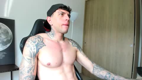 derekmuller11 online show from 03.25.26