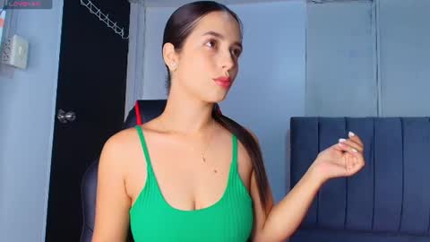 Snapshot of derly_cuervo703031 chatting on 07.17.26 derly_cuervo703031 online show from 07.17.26