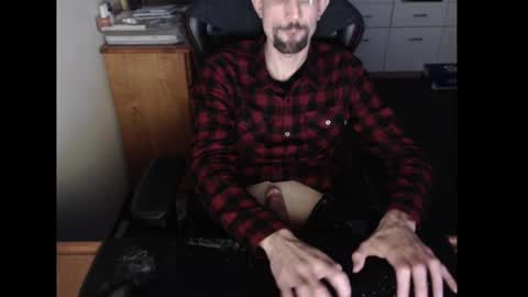 Snapshot of dermattes chatting on 01.11.25 dermattes online show from 01.11.25