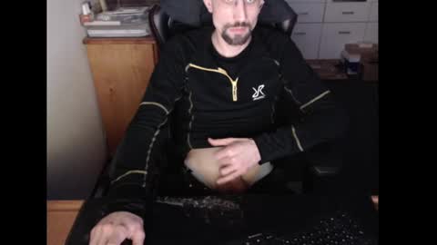 Snapshot of dermattes chatting on 02.15.25 dermattes online show from 02.15.25