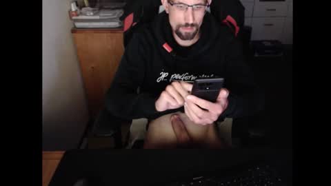 Snapshot of dermattes chatting on 09.28.25 dermattes online show from 09.28.25