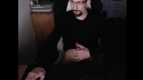 Snapshot of dermattes chatting on 10.11.25 dermattes online show from 10.11.25